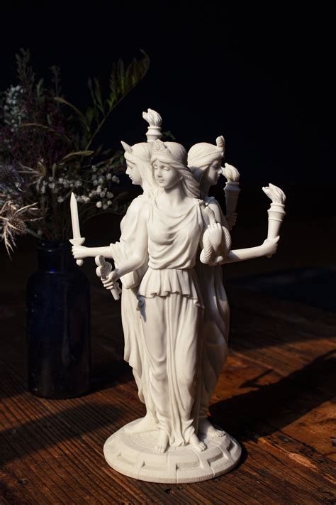 Hecate Statue — Sideshow Gallery