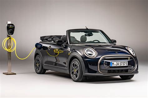 Mini Cooper SE EV convertible: design, range, performance, details | Autocar India