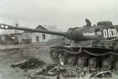 A captured IS-2 heavy tank with its German crew : r/WorldofTanksConsole