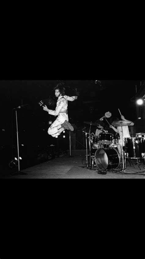 Pete Townshend doing his famous windmill durning a concert. : OldSchoolCool