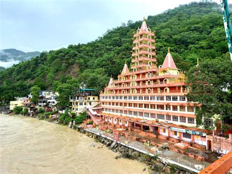 Temple in Rishikesh, India editorial stock image. Image of uttarakhand - 70233519