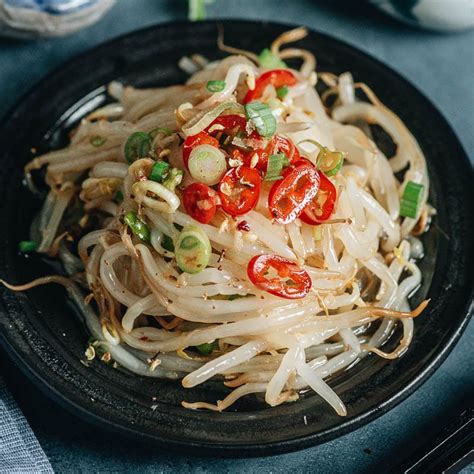 Bean Sprout Salad (凉拌豆芽) - Omnivore's Cookbook