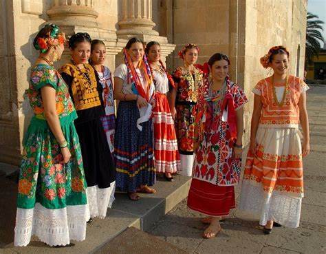 Traditional Mexican Clothing: Top 10 Prettiest Outfits of Mexico » Savoteur