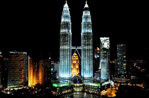 World Beautifull Places: Petronas Towers Malaysia Information And Nice Images & Pictures 2013