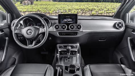 2018 Mercedes-Benz X-Class Pickup Line POWER (Color: Bering White Metallic) - Interior, Cockpit ...