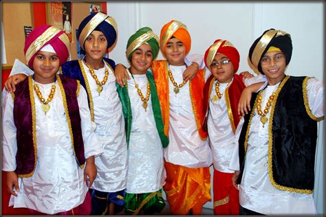 Bhangra boys from Punjab.. Bhangra dance is a folk dance of Punjab!! Bhangra Outfit, Bhangra ...