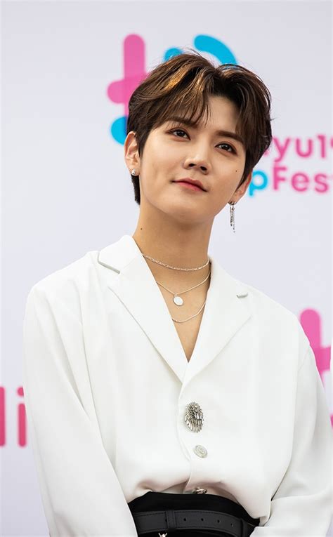 REN (NU'EST) from Best Red Carpet Moments From HallyuPopFest 2019 | E! News