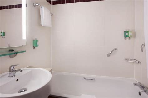 Jurys Inn London Watford Deals & Reviews, Watford | LateRooms.com