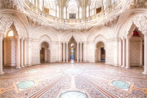 Shooting the most beautiful Castle in Italy - Urban Photography by Roman Robroek