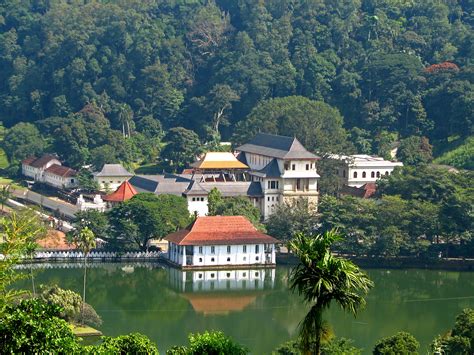 File:Sri Lanka - 029 - Kandy Temple of the Tooth.jpg - Wikipedia, the free encyclopedia