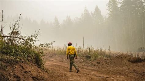 As temperatures rise, Oregon's wildfire season looms - Axios Portland