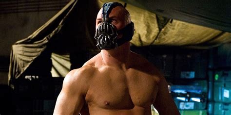 The Dark Knight Rises: Bane's Mask Helps Him Fight Without Venom