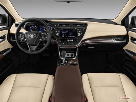 Toyota Avalon Interior - Nehru Memorial