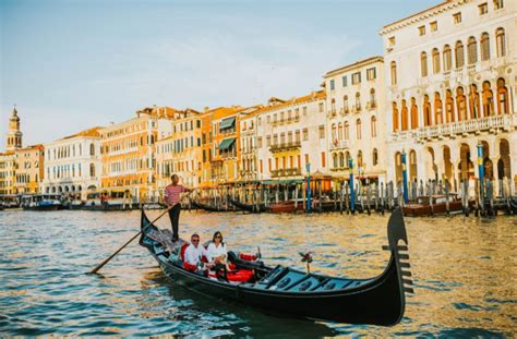 Venice Walking Tour + Gondola Ride Ticket | Vox City