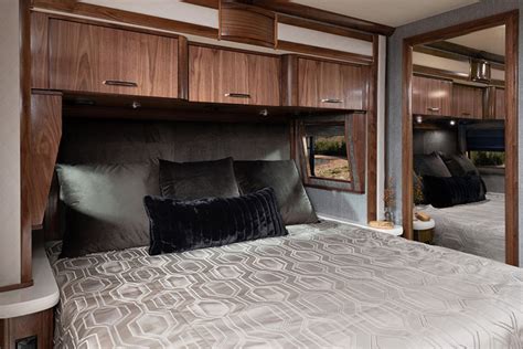 American Coach RV: Spotlight | National Indoor RV Centers