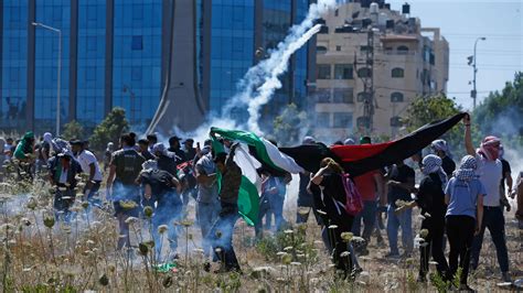 Israeli Forces Tear-Gas Palestinian Protesters in the West Bank - The ...