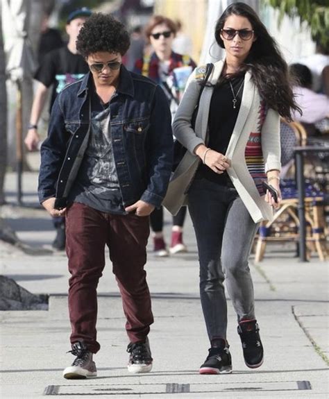 Bruno Mars with her girlfriend | Bruno Mars Photos | FanPhobia - Celebrities Database