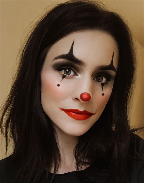 Easy Clown Halloween Makeup | Halloween makeup pretty, Cute clown makeup, Cute halloween makeup