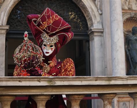 Carnival 2023: guide to the most sought-after Venetian masks - Original Venice Shop