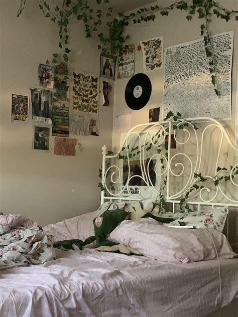 Grunge Grey Aesthetic Room - annialexandra