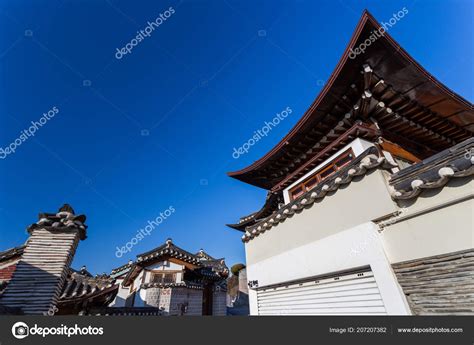 Traditional Korean Style Architecture Seoul South Korea Stock Photo by ©kanuman 207207382