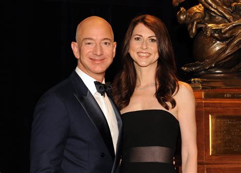 Mackenzie Scott Jeff Bezos Wife : Mackenzie Bezos Donates $1.7 Billion ...