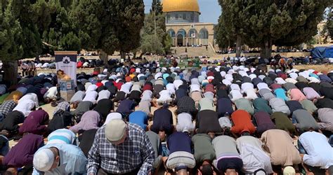 Al-Aqsa Mosque: Tens of thousands of Palestinians perform Friday prayer – International Shia ...