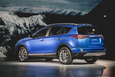 2016 Toyota Rav4 Hybrid - Autos.ca