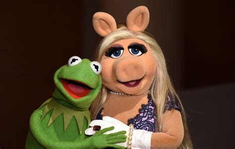 Miss Piggy And Kermit Cartoon