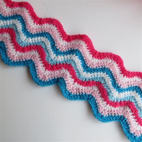 starting a rippled or zig zag crochet pattern little blanket http://www.youtube.com/watch?v ...