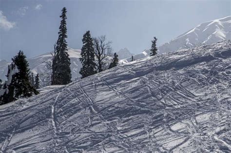 Kashmir snowfall pictures Kashmir snowfall photos Kashmir temperature ...