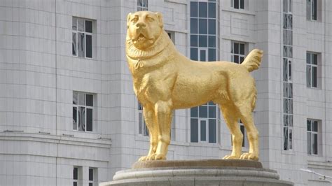 Turkmenistan leader unveils giant gold dog statue - BBC News | Patungan Aja