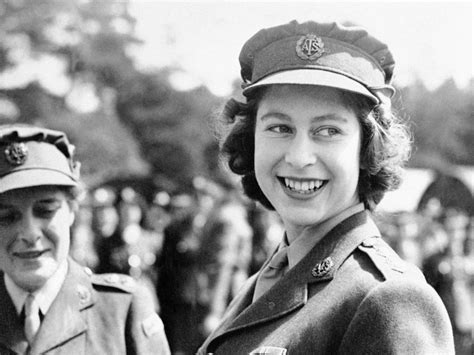 Vintage photos of a young Queen Elizabeth - Business Insider