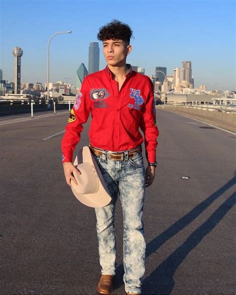 Pin by ale on v a q u e r o s ️ | Takuache outfits guys, Cowboy outfit for men, Charro outfit