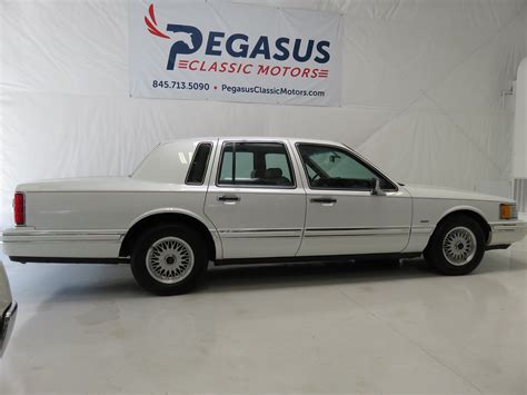 1994 Lincoln Town Car Cartier - Pegasus Classic Motors