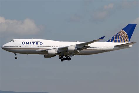 File:United Airlines Boeing 747-400 KvW.jpg - Wikimedia Commons