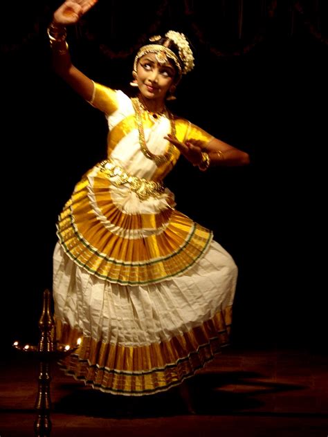 Indian Traditional Dance: Mohiniattam