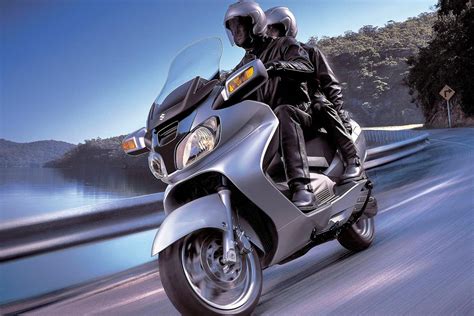 Suzuki's Burgman 650 - scooter on the outside, sportsbike on the inside