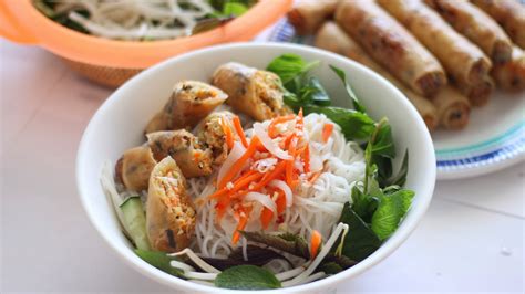 Boriville: Vietnamese Egg Rolls Vermicelli Noodles (Bun Cha Gio)