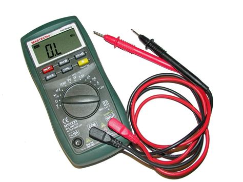 Digital Voltmeter | How it works, Types, Advantages, Disadvantages,