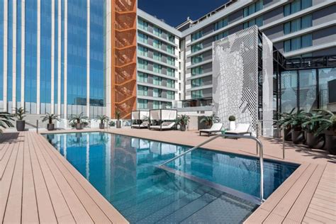 Madrid Hotels with outdoor pool - Global Hemisphere