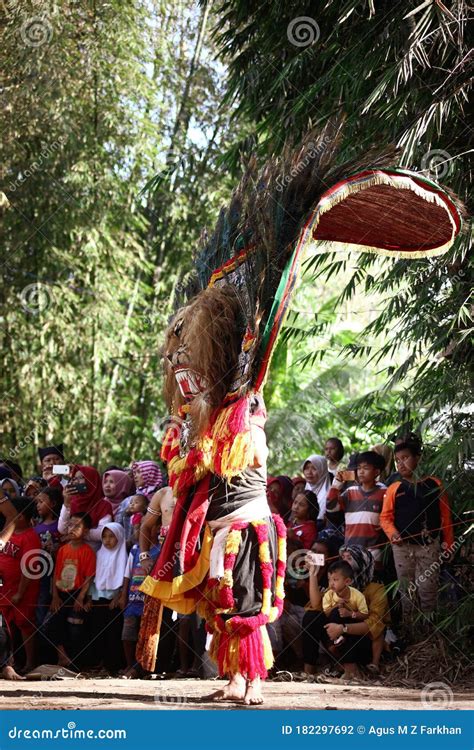 Reog Ponorogo a Traditional Dance from Indonesia Editorial Photography ...