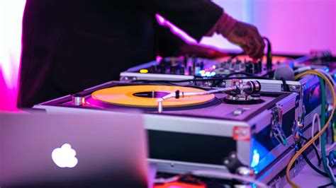 The 5 Best DJ Turntables (Updated 2024) - Audio Captain