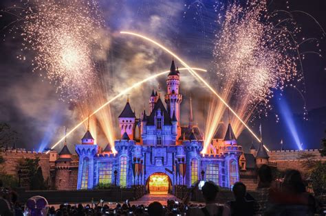 Disney Fireworks | Disneyland fireworks, Disney fireworks, Hong kong ...