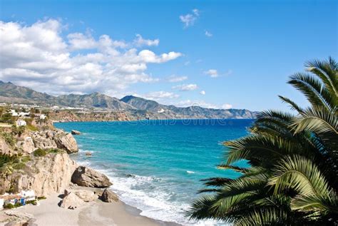 Nerja Strand en Stad stock afbeelding. Image of landschap - 24495847