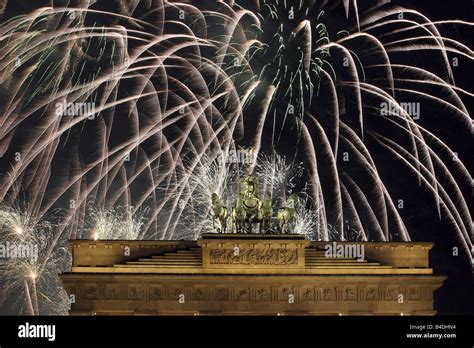 Fireworks over the Brandenburg Gate, Berlin, Germany Stock Photo - Alamy