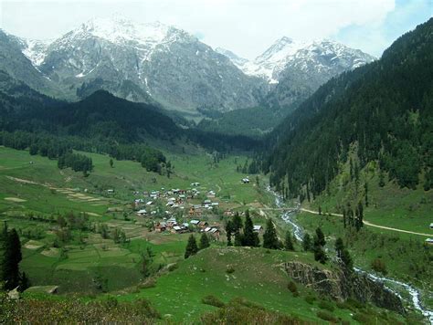 Kashmir Valley - Tour Guide - Virtual University of Pakistan