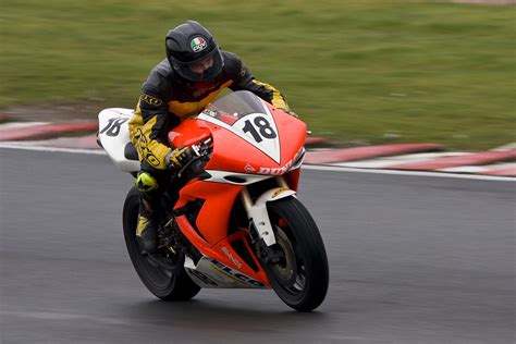 Yamaha R1 | An R1 race bike coming out of Knickerbrook, Oult… | Flickr