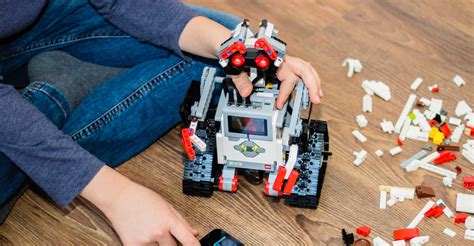 9 Best LEGO Robot Kits Reviewed 2025 | Hobby Help