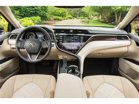 2018 Toyota Camry Hybrid: 71 Interior Photos | U.S. News